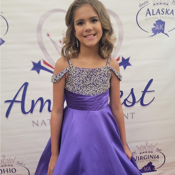 Size 12 girls. Bought new last year, 22. Altered, NOT cut. It can be let out. - Picture 5 of 5